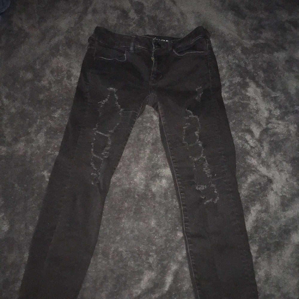 RIPPED SKINNY JEANS